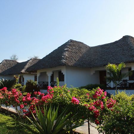 African Sun Sand Sea Beach Resort & Spa Bwejuu Extérieur photo