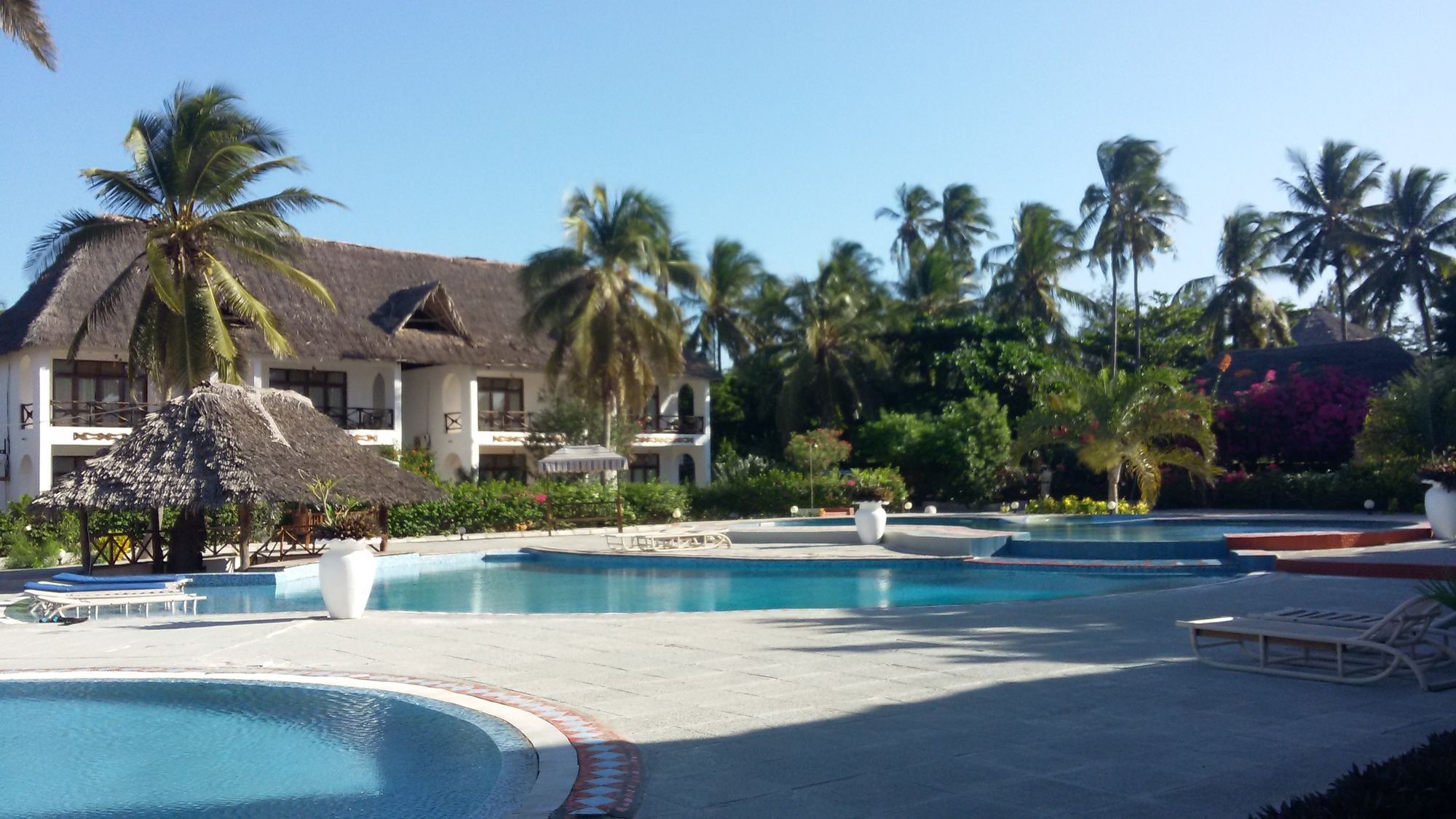 African Sun Sand Sea Beach Resort & Spa Bwejuu Extérieur photo