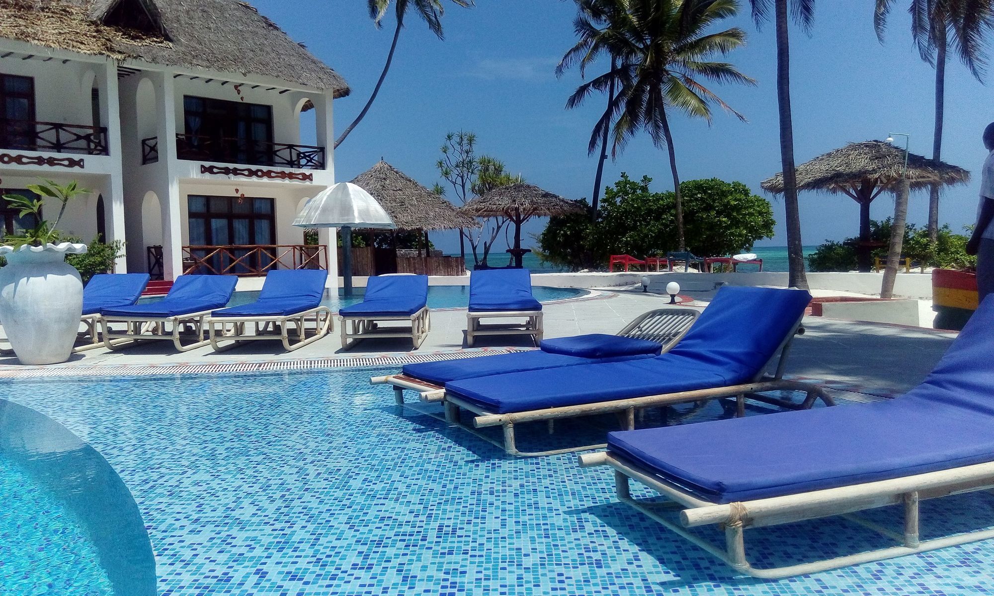 African Sun Sand Sea Beach Resort & Spa Bwejuu Extérieur photo