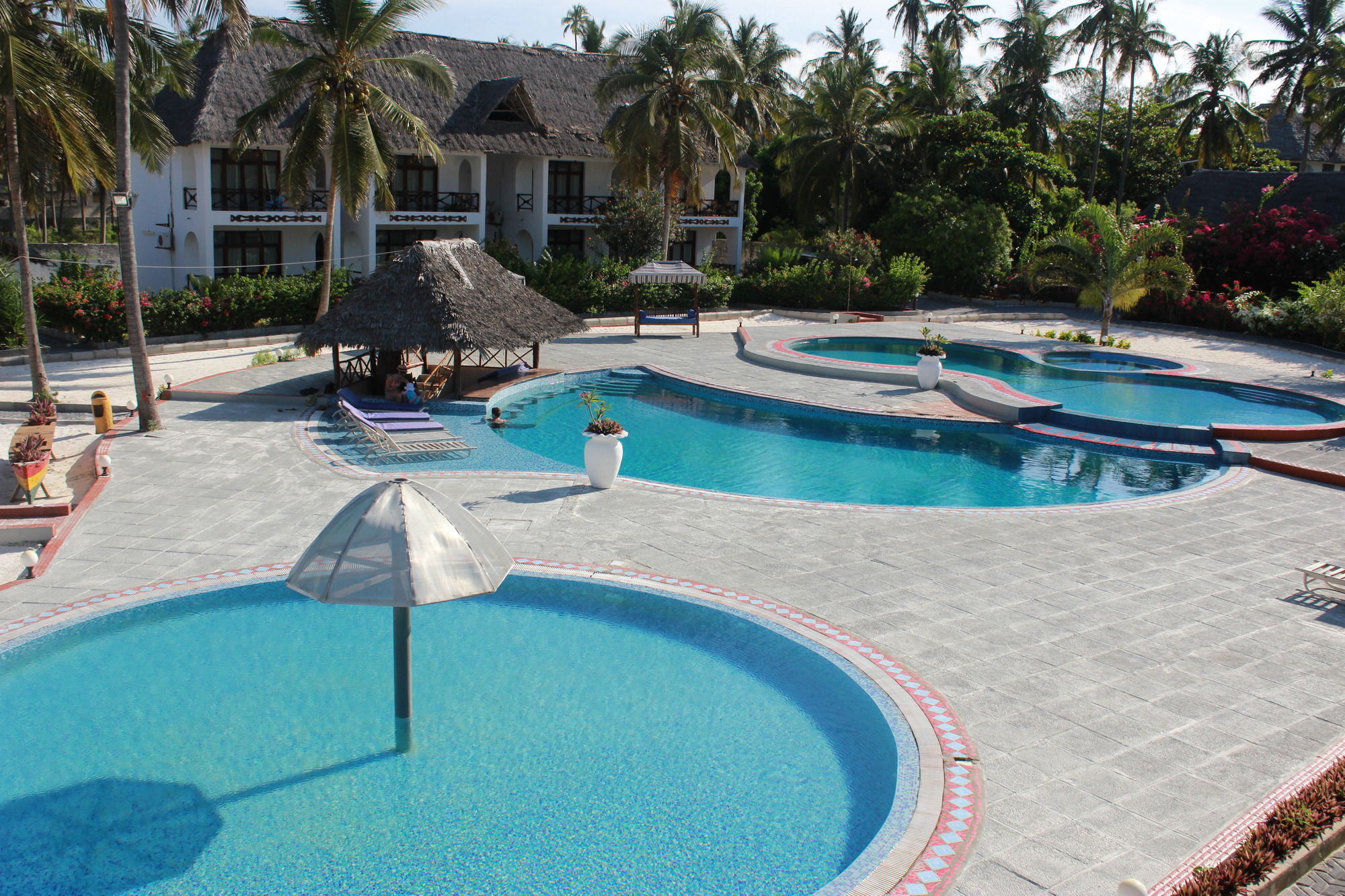 African Sun Sand Sea Beach Resort & Spa Bwejuu Extérieur photo