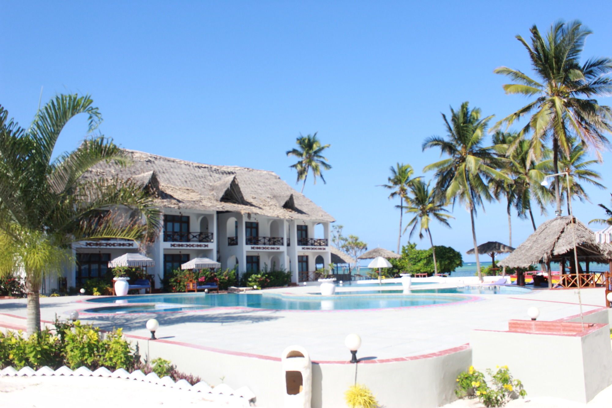 African Sun Sand Sea Beach Resort & Spa Bwejuu Extérieur photo